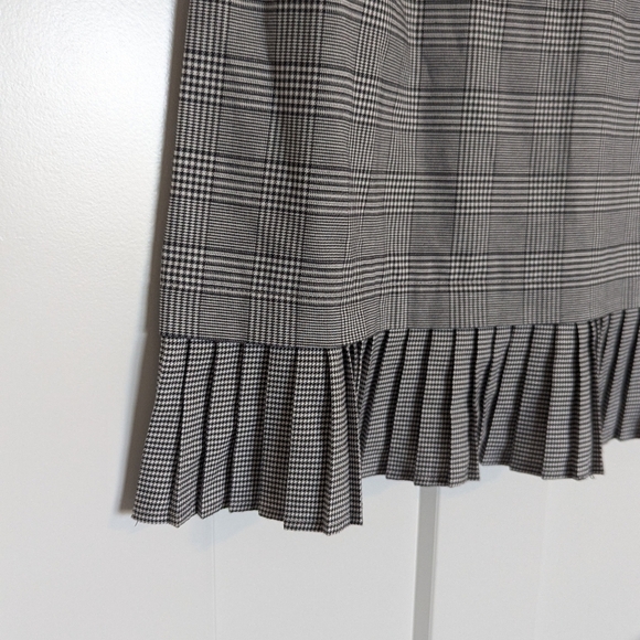 J Jill Glen Plaid Pleated Hem Tank - Black and White Academia sz XS - Picture 3 of 6